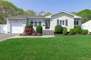 149 Barton Ln, Bayport, NY 11705 - Photo 2