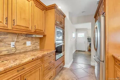 481 Bayport Avenue, Bayport, NY 11705 - Photo 16