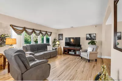 481 Bayport Avenue, Bayport, NY 11705 - Photo 4