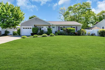 481 Bayport Avenue, Bayport, NY 11705 - Photo 2