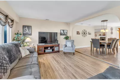 481 Bayport Avenue, Bayport, NY 11705 - Photo 6