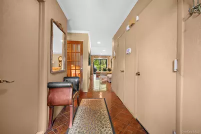 25 Windsor Gate Drive, North Hills, NY 11040 - Photo 4