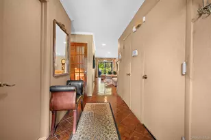 25 Windsor Gate Dr, North Hills, NY 11040 - Photo 4