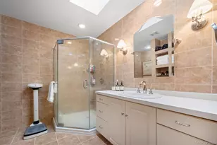 25 Windsor Gate Dr, North Hills, NY 11040 - Photo 32