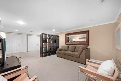 25 Windsor Gate Drive, North Hills, NY 11040 - Photo 34