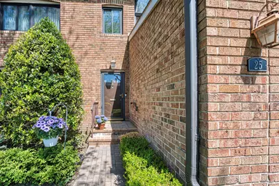 25 Windsor Gate Drive, North Hills, NY 11040 - Photo 2