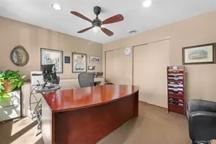 25 Windsor Gate Dr, North Hills, NY 11040 - Photo 20