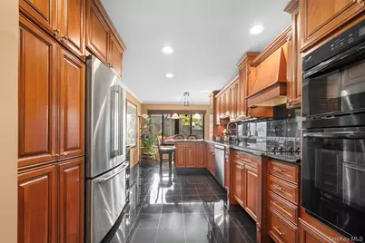 25 Windsor Gate Drive, North Hills, NY 11040 - Photo 14