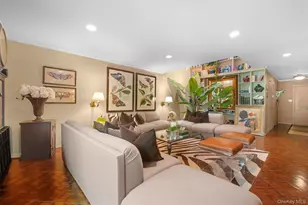 25 Windsor Gate Dr, North Hills, NY 11040 - Photo 6