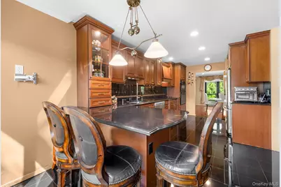 25 Windsor Gate Drive, North Hills, NY 11040 - Photo 18