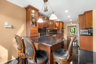25 Windsor Gate Dr, North Hills, NY 11040 - Photo 18