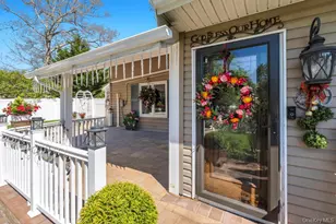 25 Snyder St, Patchogue, NY 11772 - Photo 4