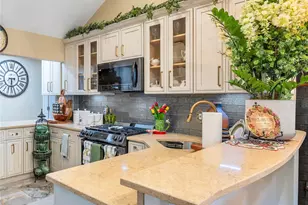25 Snyder St, Patchogue, NY 11772 - Photo 10