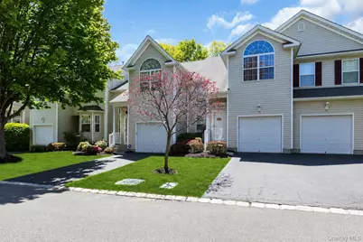 13 Cranberry Circle, Medford, NY 11763 - Photo 2