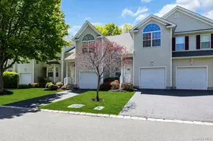 13 Cranberry Cir, Medford, NY 11763 - Photo 2