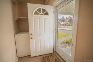 1084 Joselson Ave, Bay Shore, NY 11706 - Photo 10