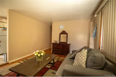 1084 Joselson Avenue, Bay Shore, NY 11706 - Photo 4