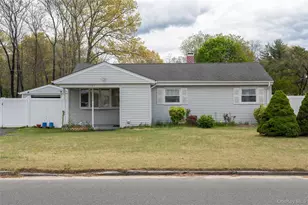 1084 Joselson Ave, Bay Shore, NY 11706 - Photo 14