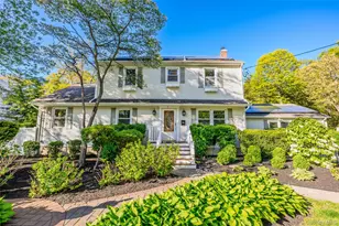 15 Oxbow Rd, Patchogue, NY 11772 - Photo 2