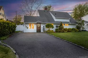 10 Rural Ln, Levittown, NY 11756 - Photo 2