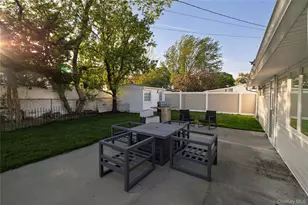 10 Rural Ln, Levittown, NY 11756 - Photo 22