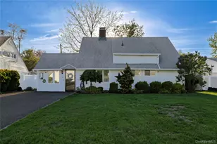 10 Rural Ln, Levittown, NY 11756 - Photo 4