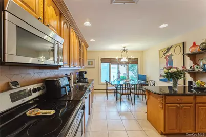 84 Nottingham Road, Manhasset Hills, NY 11040 - Photo 6