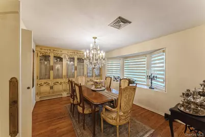 84 Nottingham Road, Manhasset Hills, NY 11040 - Photo 4