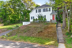 260 Shoreward Dr, Great Neck, NY 11021 - Photo 2