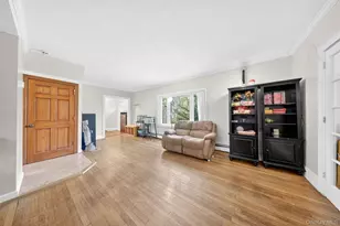 260 Shoreward Dr, Great Neck, NY 11021 - Photo 4