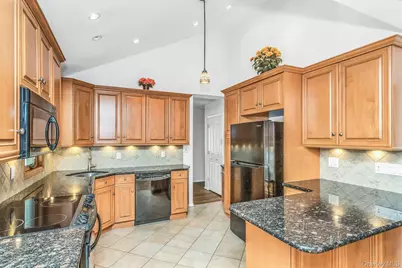 22 Leuce Place, Glen Cove, NY 11542 - Photo 8
