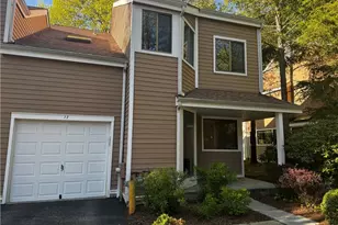 17 Rambling Brook Rd, Chappaqua, NY 10514 - Photo 2