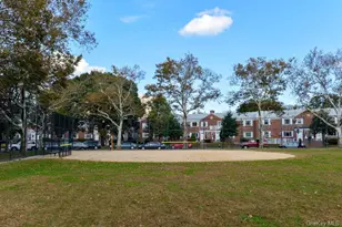 261-72 Langstone Ave Ave, Glen Oaks, NY 11004 - Photo 4