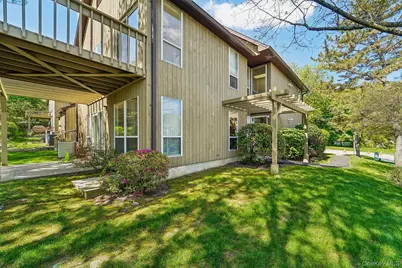 18 Brooke Hollow Lane, Peekskill, NY 10566 - Photo 2
