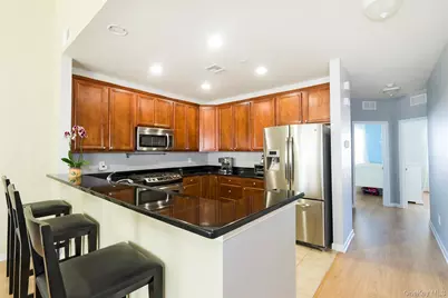 8 Wexford Lane #8 upper, Oceanside, NY 11572 - Photo 4