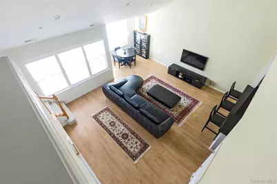 8 Wexford Lane #8 upper, Oceanside, NY 11572 - Photo 2