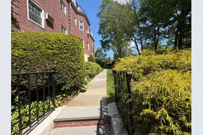 4 Chateaux Circle #4C, Scarsdale, NY 10583 - Photo 16