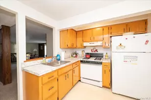 305 Kimberly Pl, West Islip, NY 11795 - Photo 36