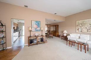 305 Kimberly Pl, West Islip, NY 11795 - Photo 26