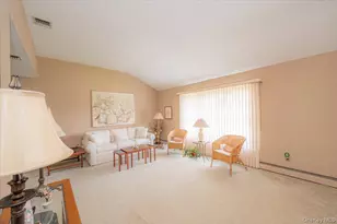 305 Kimberly Pl, West Islip, NY 11795 - Photo 16