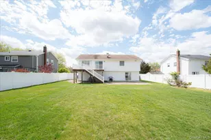 305 Kimberly Pl, West Islip, NY 11795 - Photo 38