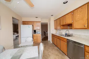 305 Kimberly Pl, West Islip, NY 11795 - Photo 20