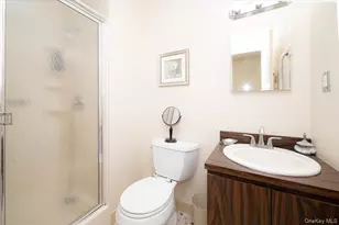 305 Kimberly Pl, West Islip, NY 11795 - Photo 12