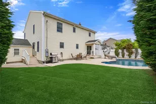 47 Syosset Cir, Syosset, NY 11791 - Photo 26