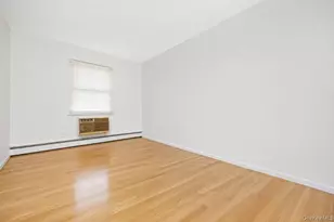207-25 Darren Dr, Bayside, NY 11360 - Photo 20