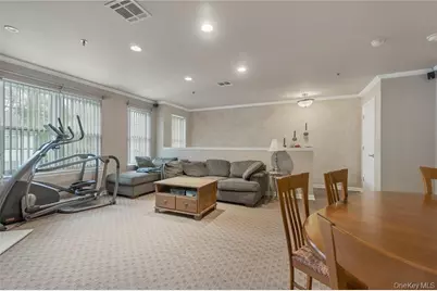 355 Old Tarrytown Road #404, White Plains, NY 10603 - Photo 4