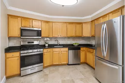 355 Old Tarrytown Road #404, White Plains, NY 10603 - Photo 8
