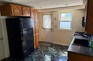 84 Surf Rd, Lindenhurst, NY 11757 - Photo 16