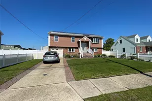 84 Surf Rd, Lindenhurst, NY 11757 - Photo 2