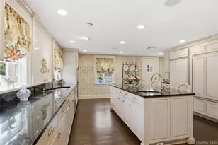 285 Piping Rock Rd, Locust Valley, NY 11560 - Photo 10